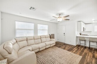10713 Lilestone Ct in Las Vegas, NV - Building Photo - Building Photo