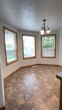 1827 Arlington Dr in Medford, OR - Building Photo - Building Photo