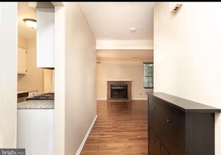 8 Regent Ct in Medford, NJ - Building Photo - Building Photo