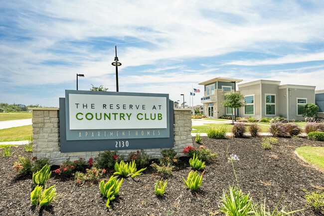 The Reserve at Country Club in Lake Charles, LA - Building Photo - Building Photo