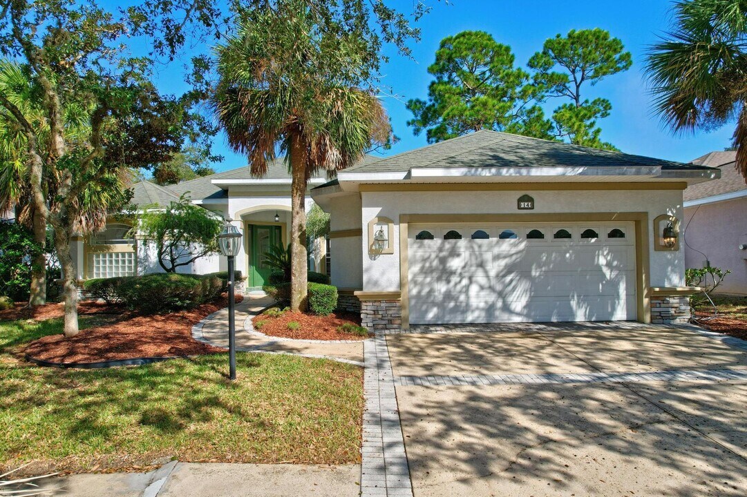 14 Lakeview Ln in Palm Coast, FL - Building Photo