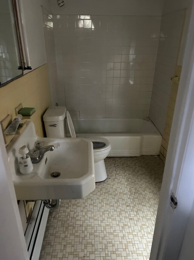25 S Highland Ave, Unit apartment 1 in Ossining, NY - Building Photo - Building Photo