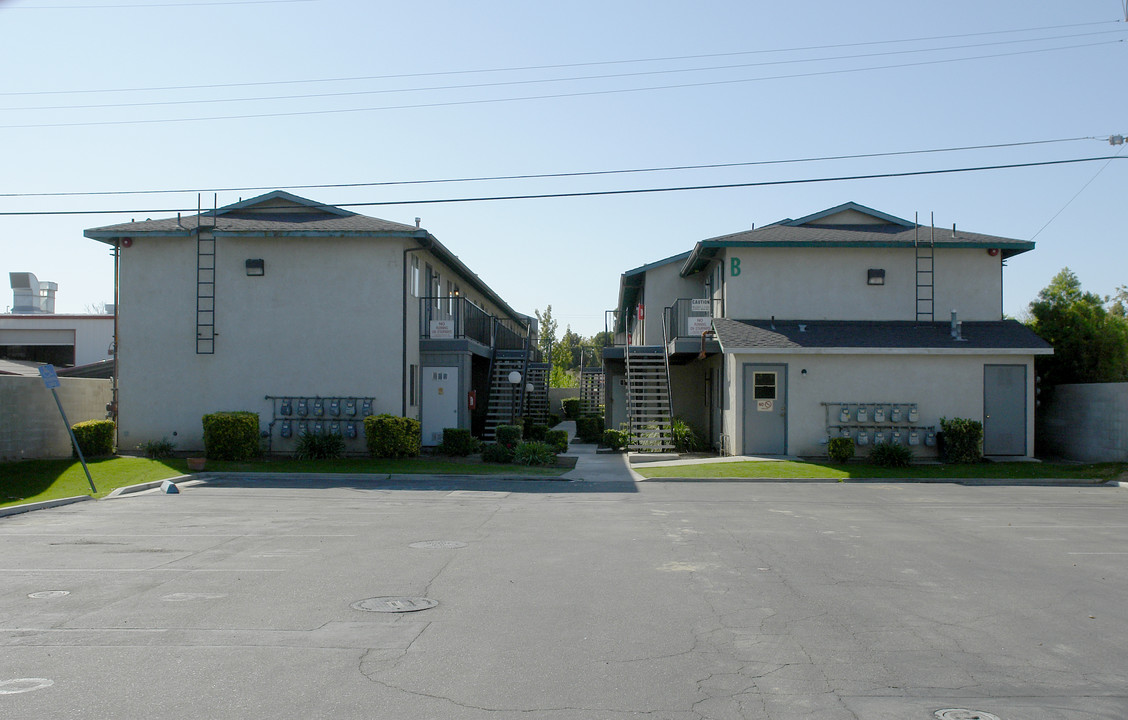 Rosedale Arms Apartments in Bakersfield, CA - Building Photo