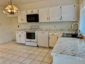 2802 Valley Forest Dr in Missouri City, TX - Building Photo - Building Photo