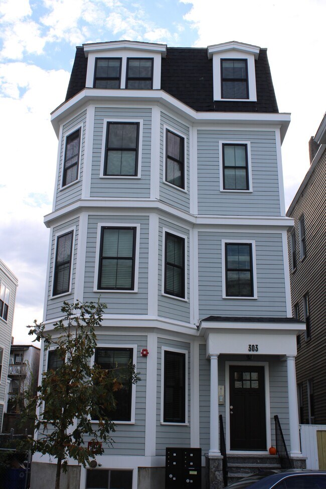 303 Maverick St, Unit #4 in Boston, MA - Foto de edificio - Building Photo