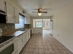 1216 New Britain Ave in West Hartford, CT - Building Photo - Building Photo