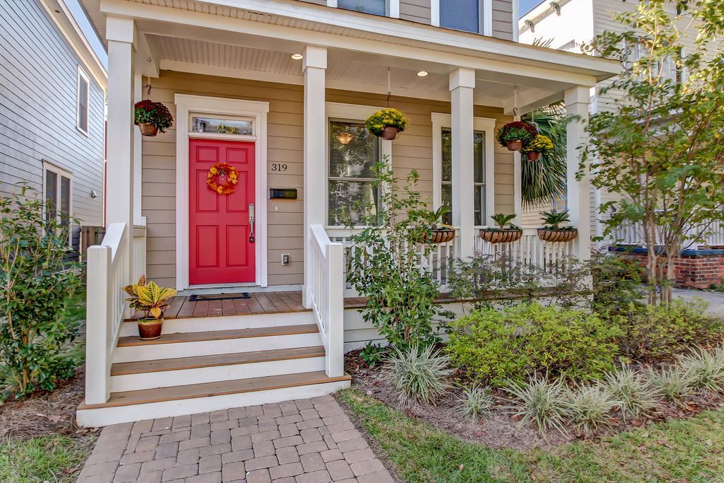 319 E 31st St in Savannah, GA - Building Photo