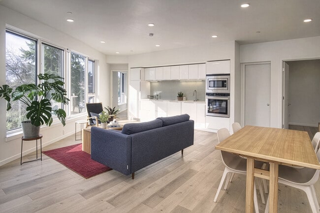 2901 SW Canby Ct, Unit 203 in Portland, OR - Building Photo - Building Photo