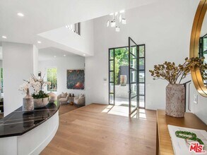 930 N Tigertail Rd in Los Angeles, CA - Building Photo - Building Photo