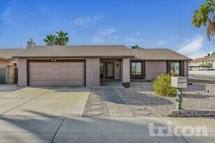 10221 W Turney Ave in Phoenix, AZ - Building Photo