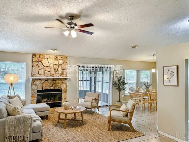 7658 Collins Ridge Blvd in Jacksonville, FL - Foto de edificio - Building Photo