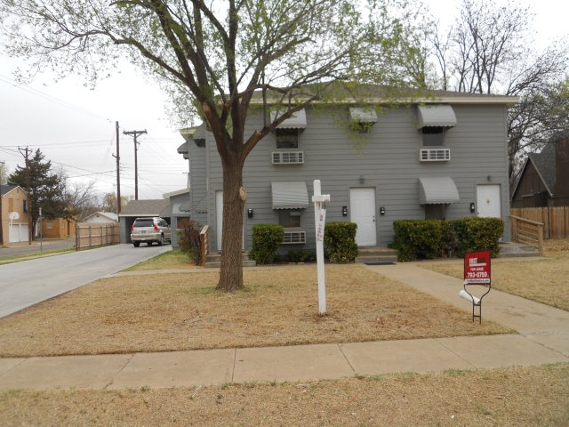 1924 17th St in Lubbock, TX - Building Photo