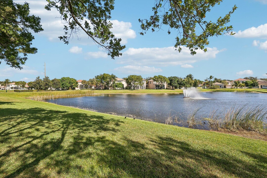 7174 Ivy Crossing Ln in Boynton Beach, FL - Foto de edificio