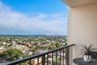 4944 Cass St in San Diego, CA - Building Photo - Building Photo