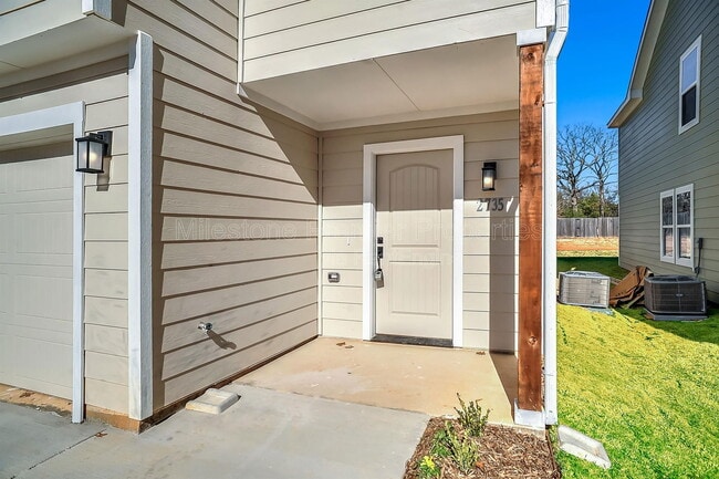 2735 W Washington St in Denison, TX - Building Photo - Building Photo