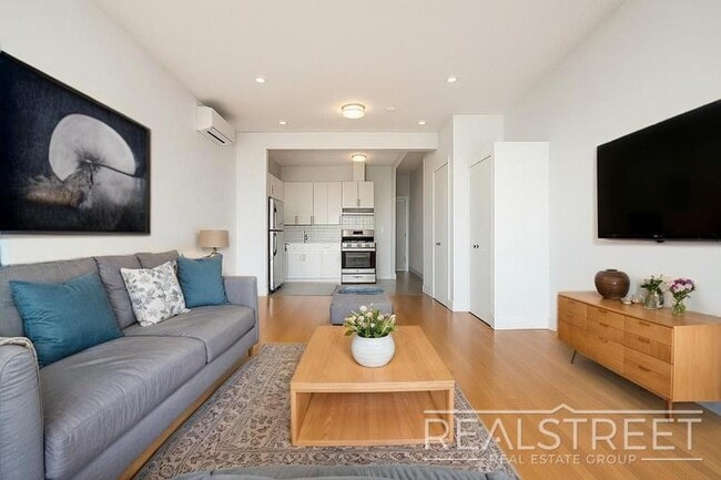 LUXURY LOFT in Queens!