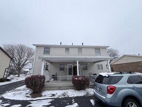 5885 Callaway Cir, Unit 5885 in Austintown, OH - Foto de edificio - Building Photo