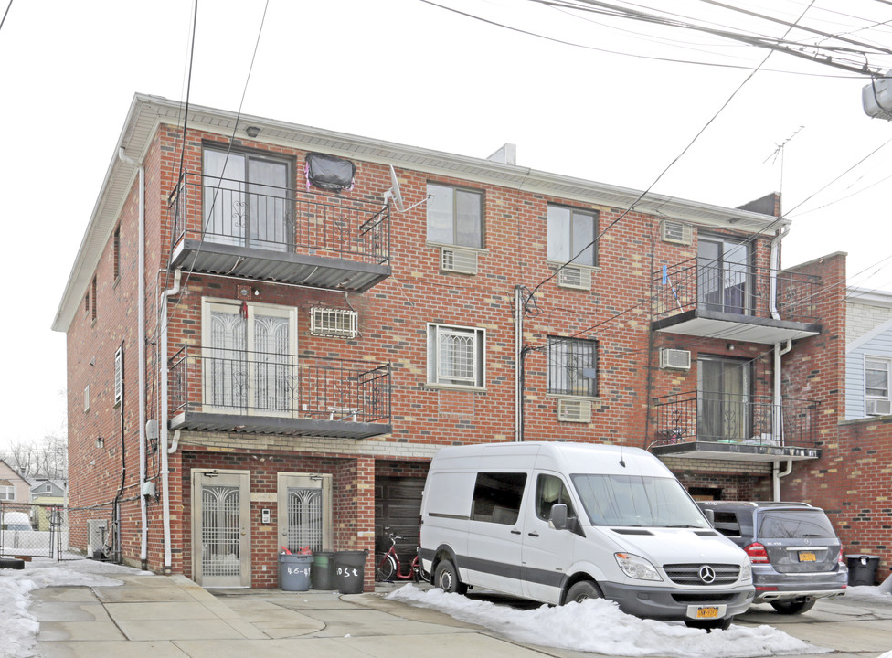 46-51 160th St in Flushing, NY - Building Photo