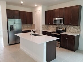 4129 Marina Way in Lighthouse Point, FL - Foto de edificio - Building Photo