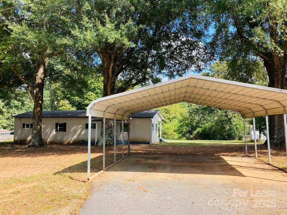 3778 Grange Rd in Maiden, NC - Building Photo