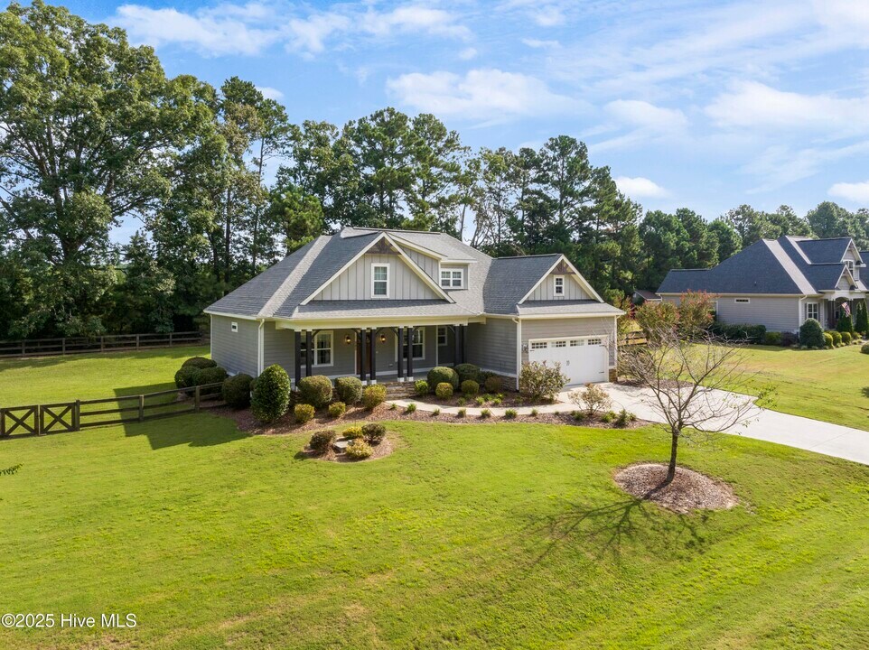 585 Herons Brook Dr in Whispering Pines, NC - Building Photo