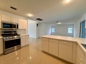 1132 Hatteras Cir in Greenacres, FL - Building Photo