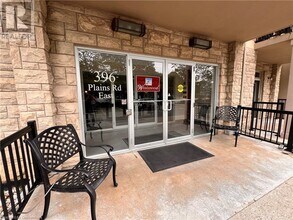 396 Plains Rd E in Burlington, ON - Building Photo - Building Photo