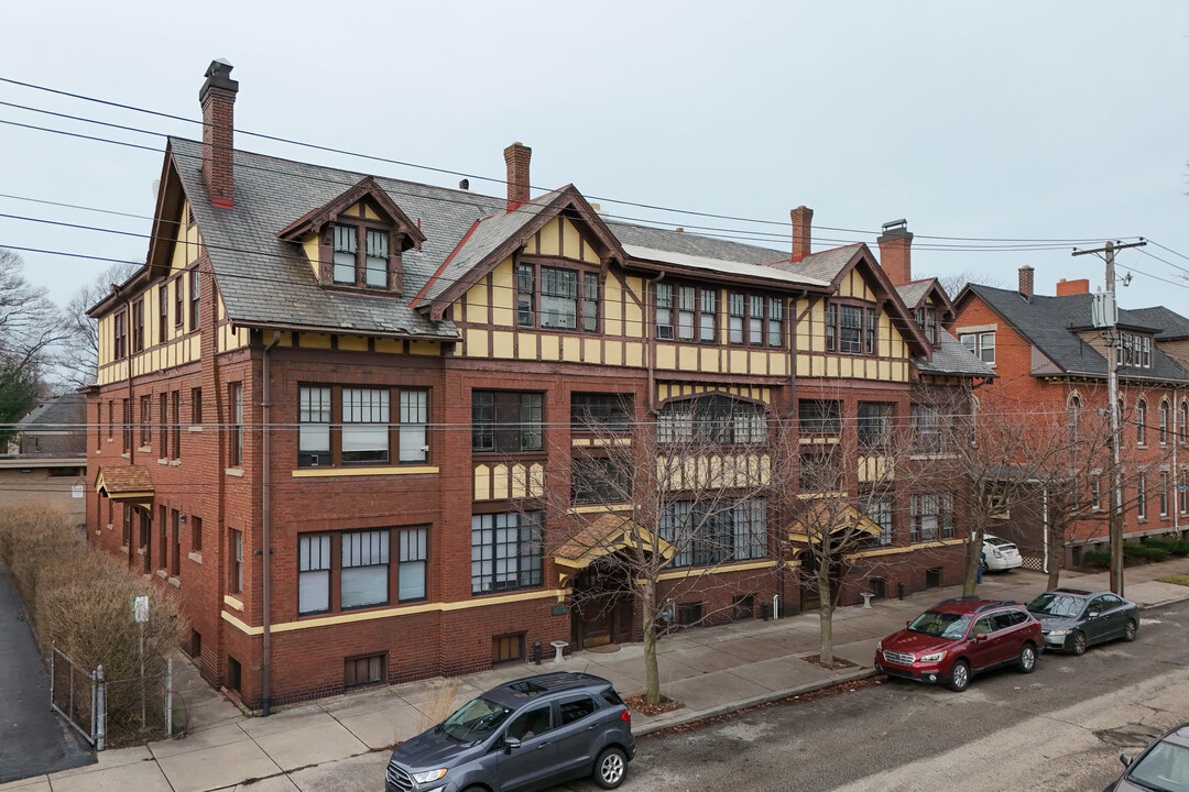 Plymouth Apartments in Erie, PA - Building Photo