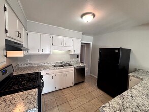 557 Waterbury Dr in Fayetteville, NC - Building Photo - Building Photo