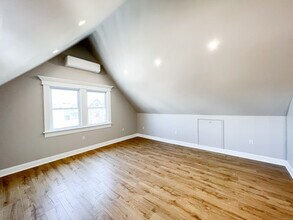 100 Stowe Ave in Milford, CT - Building Photo - Building Photo