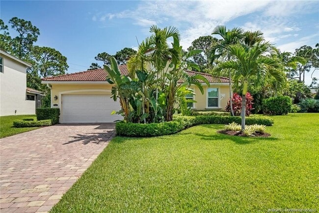 521 NE Abaca Way in Jensen Beach, FL - Building Photo - Building Photo
