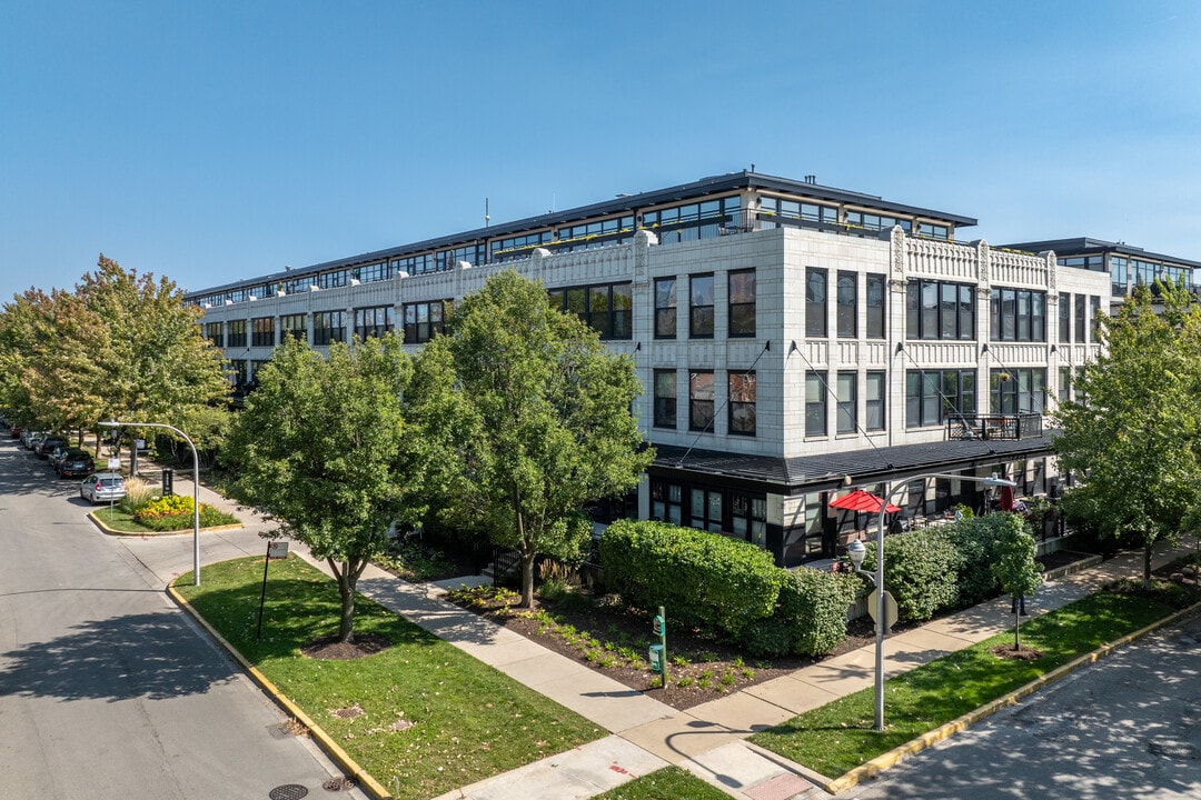 University Commons I in Chicago, IL - Building Photo