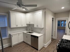 2126 W Barry Ave, Unit Barry 3 in Chicago, IL - Building Photo