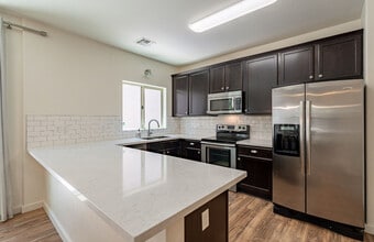 1061 S Hawk Ln in Gilbert, AZ - Building Photo - Building Photo