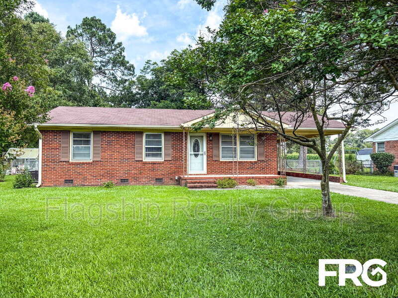 910 Holloman St in Mount Olive, NC - Building Photo
