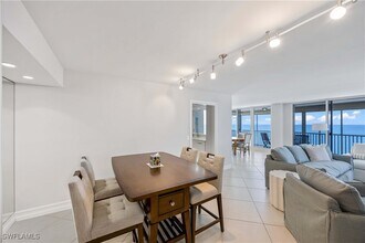 10691 Gulf Shore Dr in Naples, FL - Building Photo - Building Photo