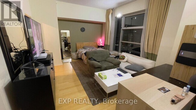 1-37091 King St W