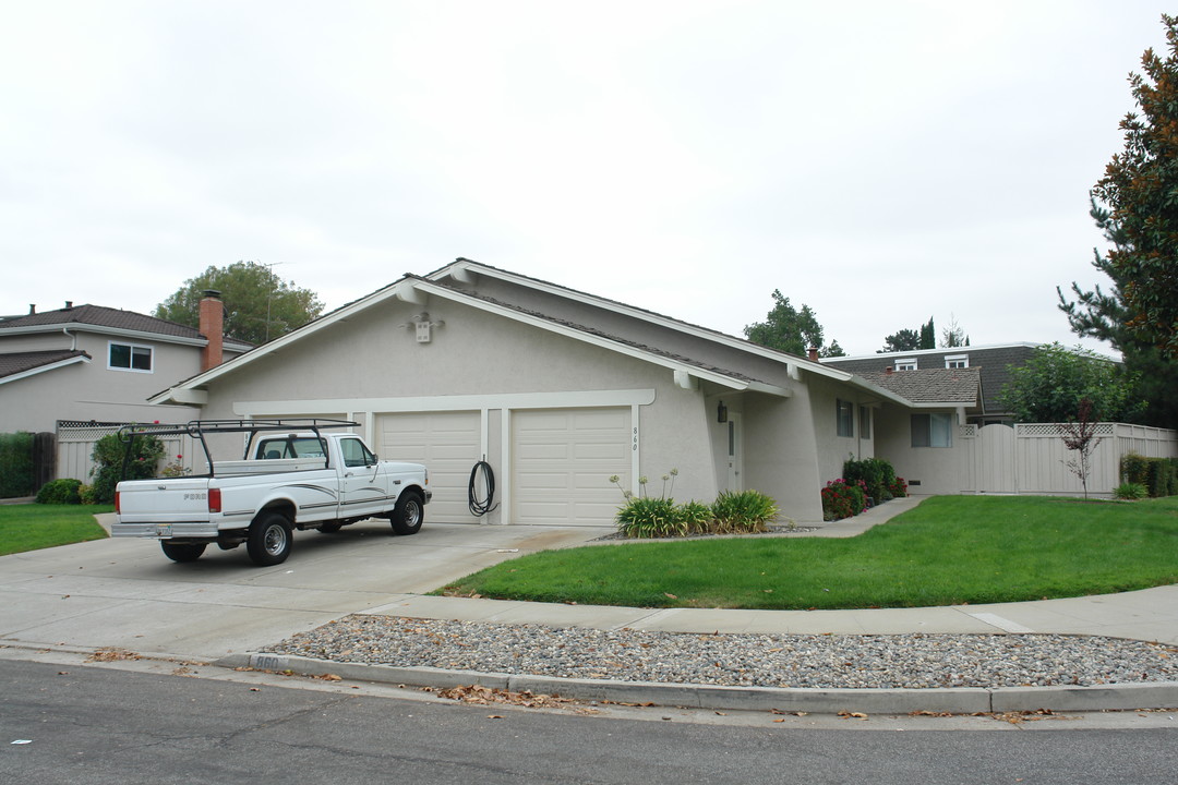 860 Seabury Dr in San Jose, CA - Foto de edificio