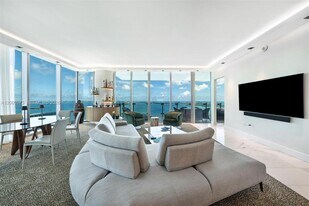 700 NE 26th Terrace in Miami, FL - Building Photo