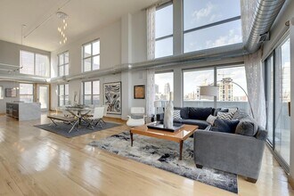 521 S 7th St in Minneapolis, MN - Foto de edificio - Building Photo