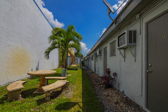 BHM Apartments in Hollywood, FL - Building Photo - Building Photo