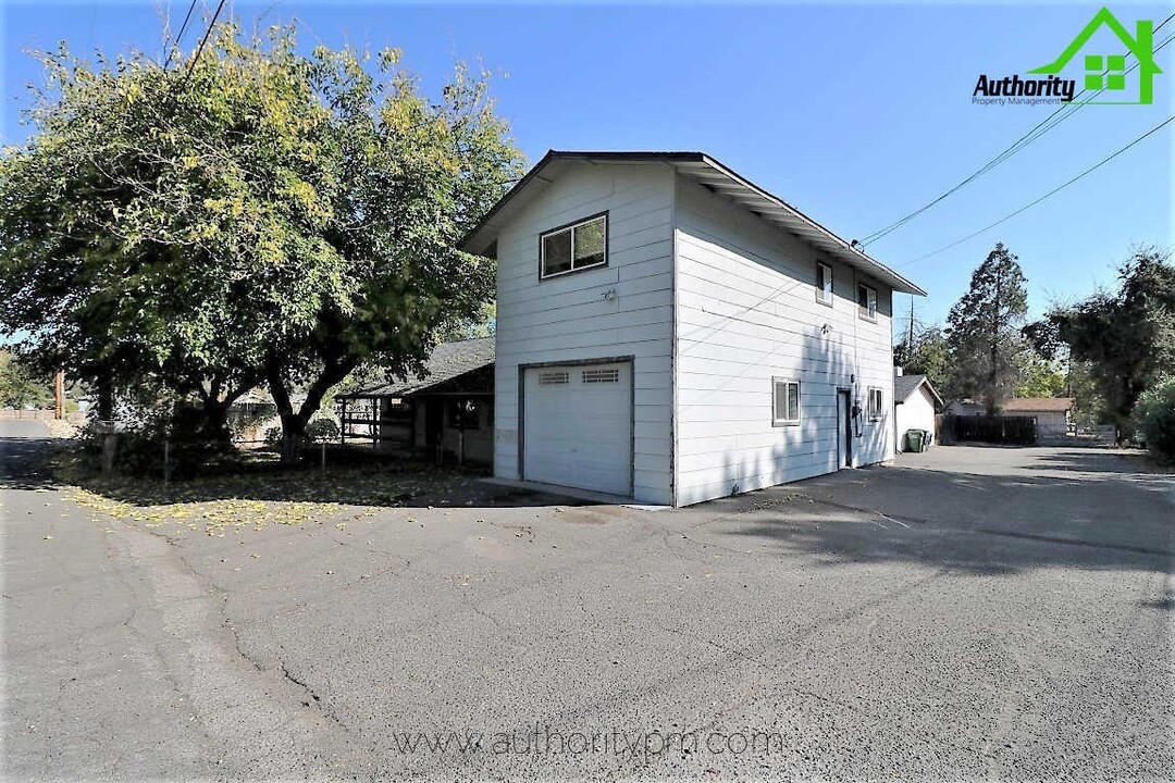 5365 Rosswood St in Redding, CA - Building Photo