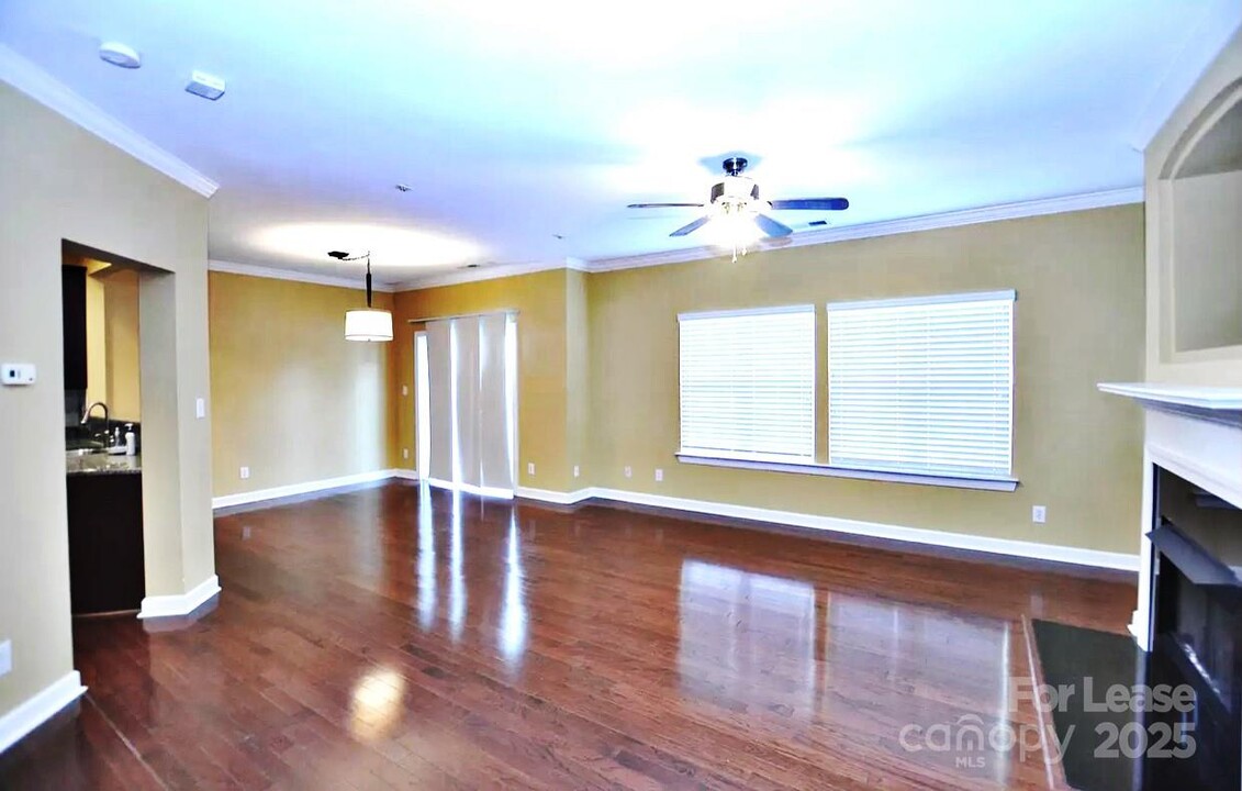 12205 Cannes St in Charlotte, NC - Foto de edificio