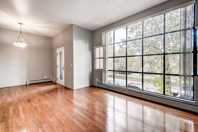 2403 Glenarm Pl, Unit 204 in Denver, CO - Building Photo - Building Photo