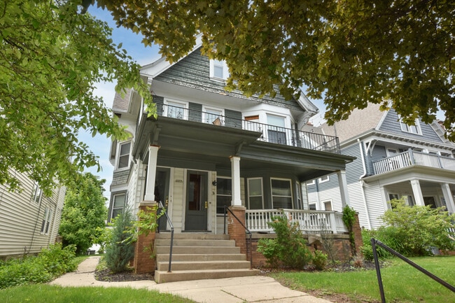 2855 N Murray Ave, Unit 2855 in Milwaukee, WI - Building Photo - Building Photo