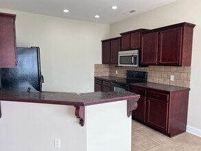 411 Monarchos Ln in Bowling Green, KY - Building Photo - Building Photo