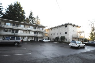 Alder Manor Apartments in Seattle, WA - Building Photo - Building Photo