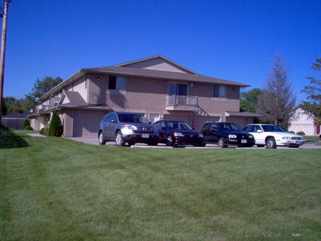 2000 S Maplecrest Dr in Appleton, WI - Building Photo