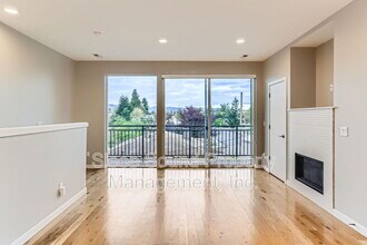 1030 N Ainsworth St in Portland, OR - Building Photo - Building Photo