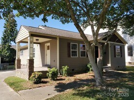 350 Melbourne Ct in Charlotte, NC - Building Photo